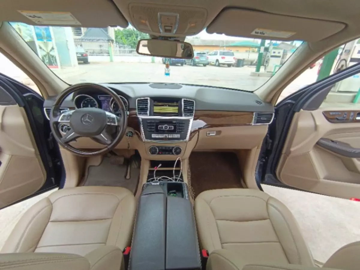 interiorFront