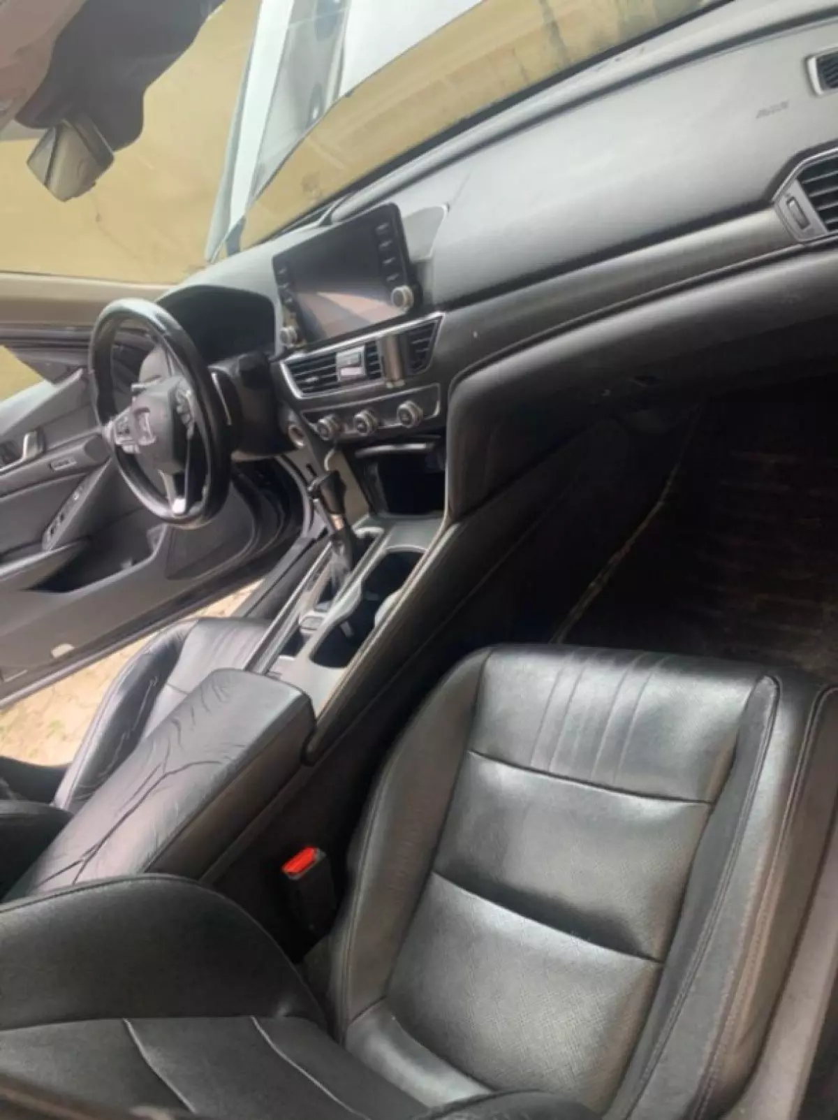 interiorFront