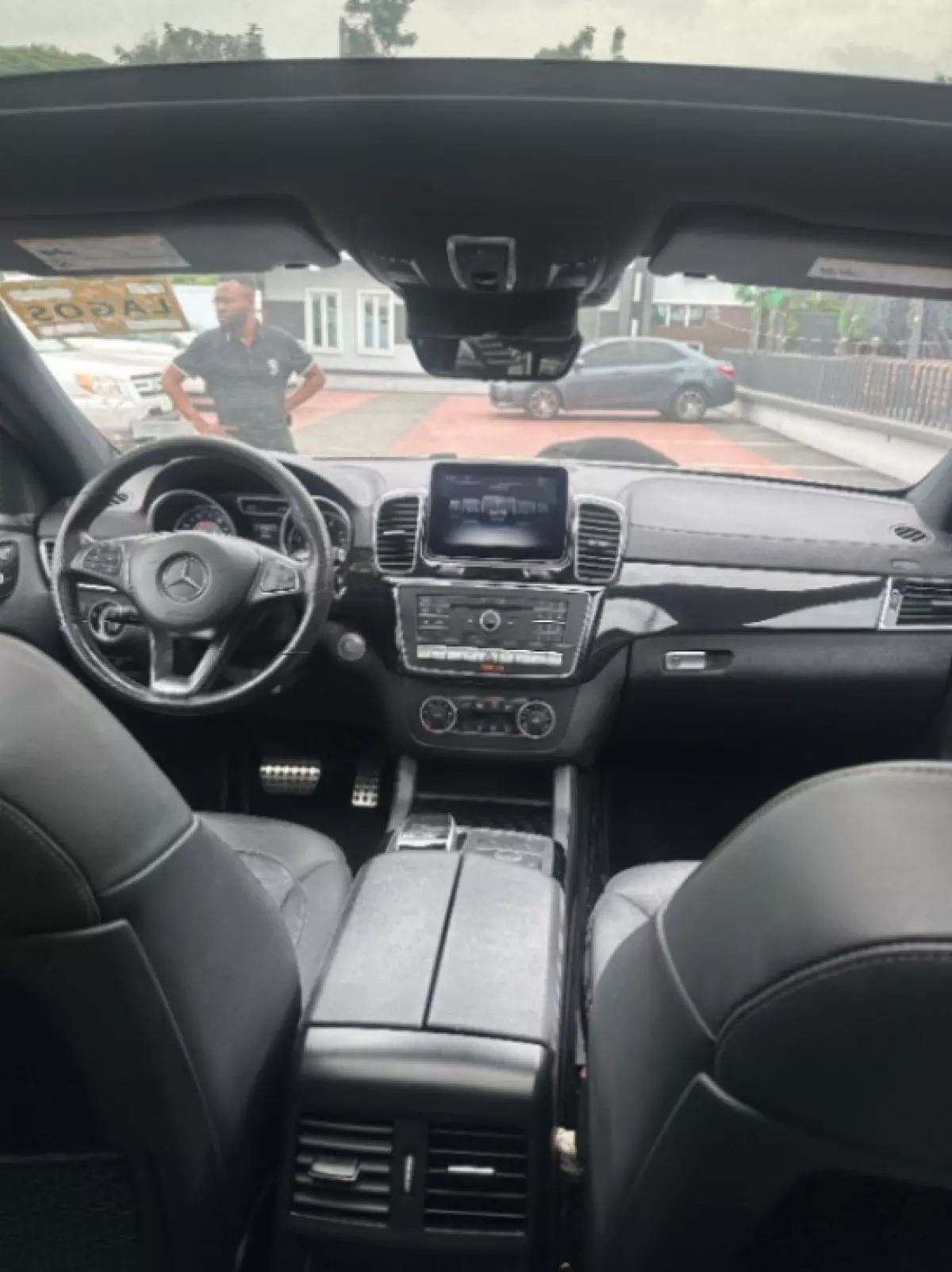 interiorFront