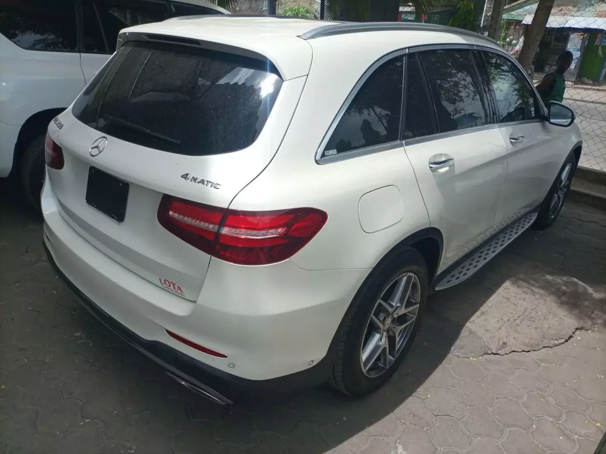 car Right Back