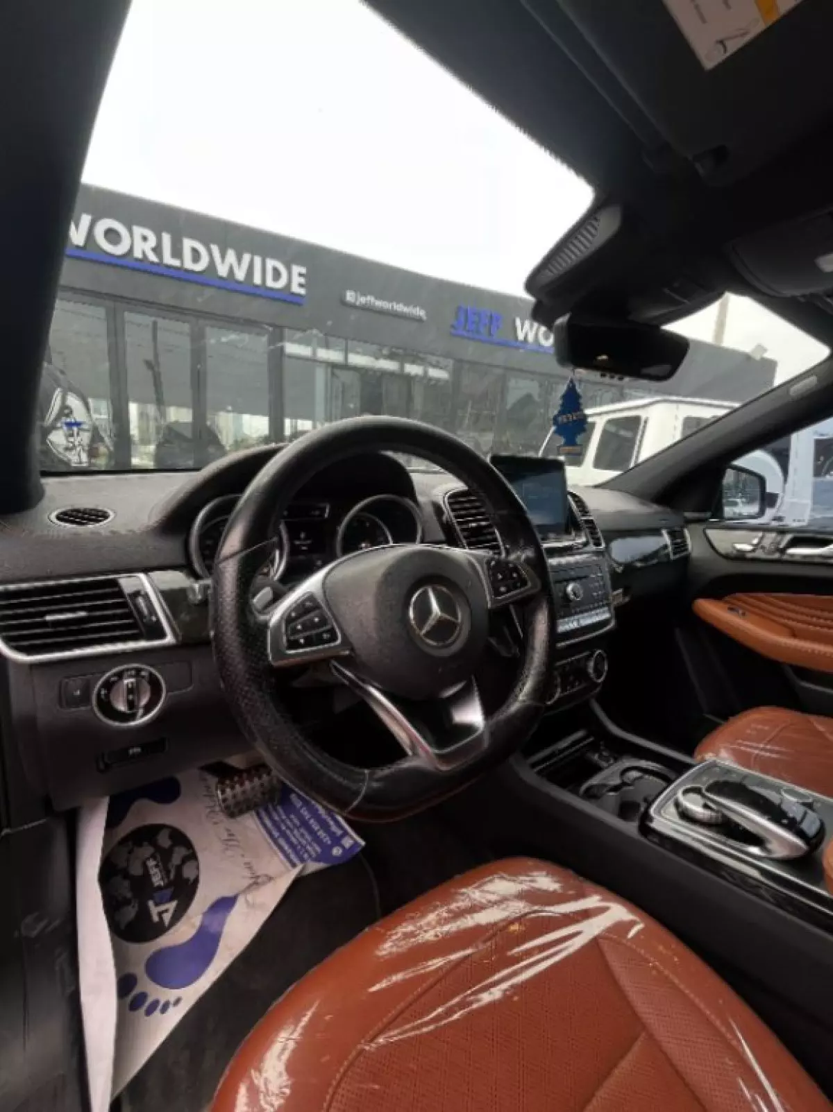 interiorFront