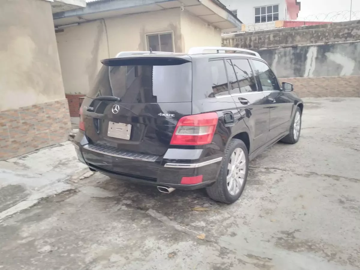 car Right Back