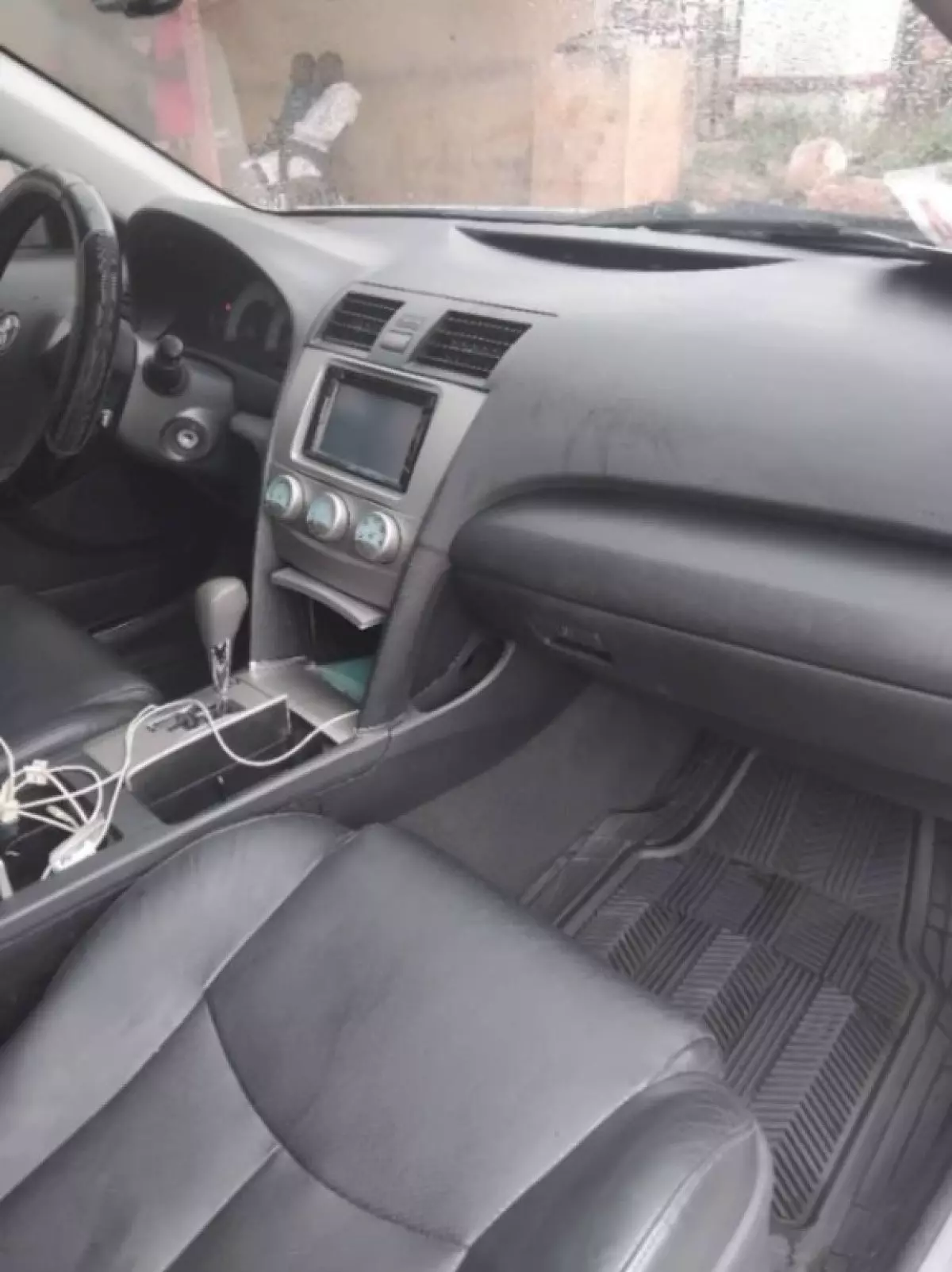 interiorFront