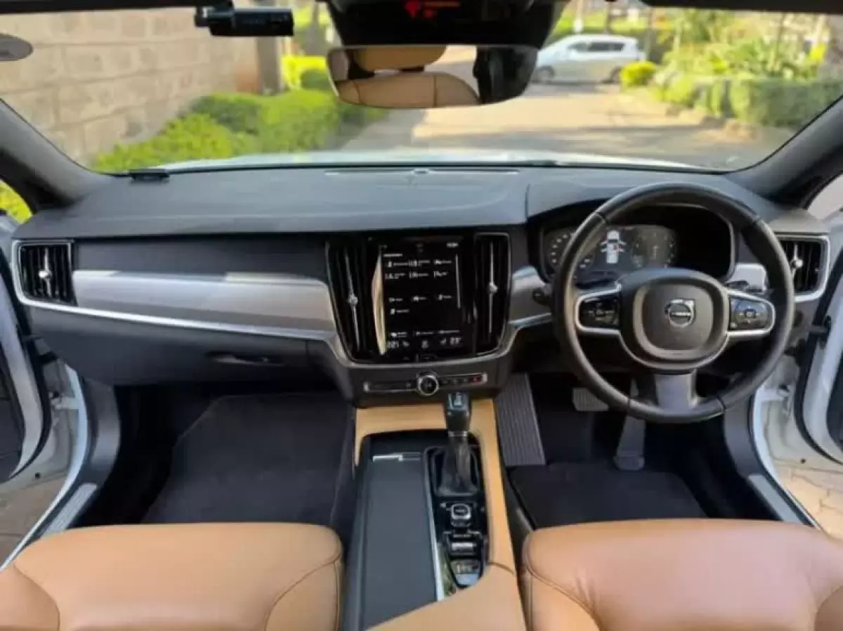 interiorFront