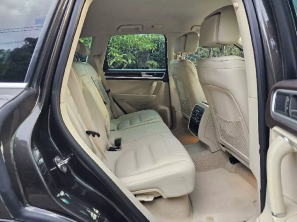 interiorBack