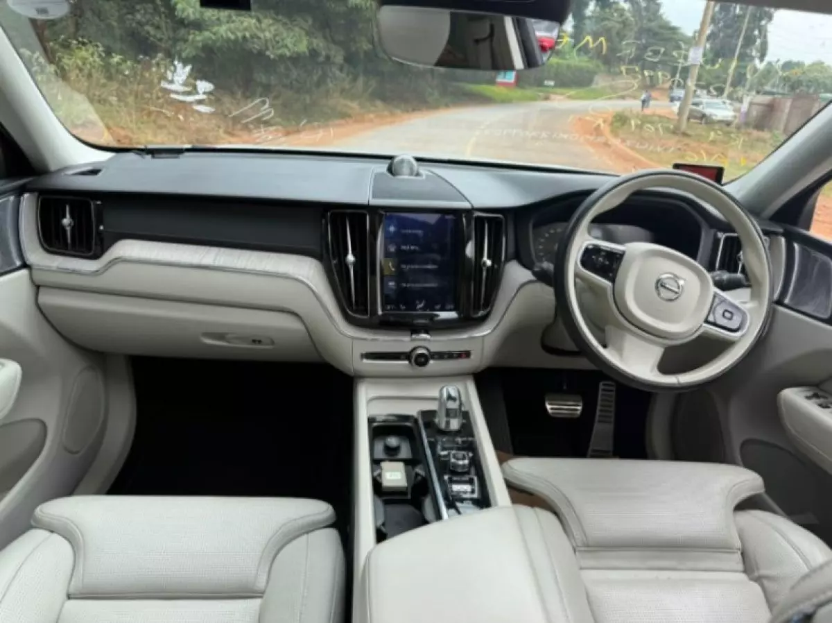 interiorFront