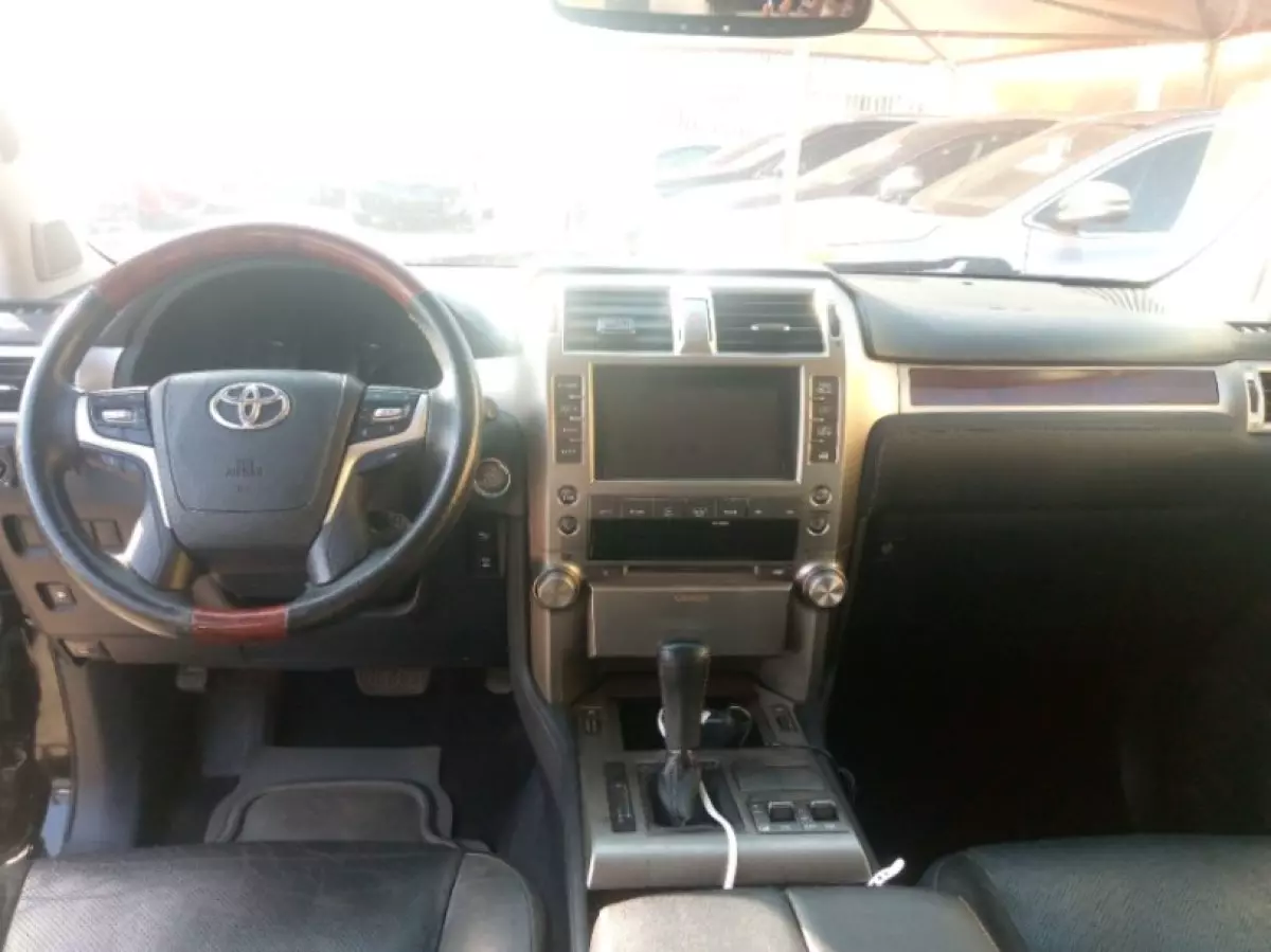 interiorFront