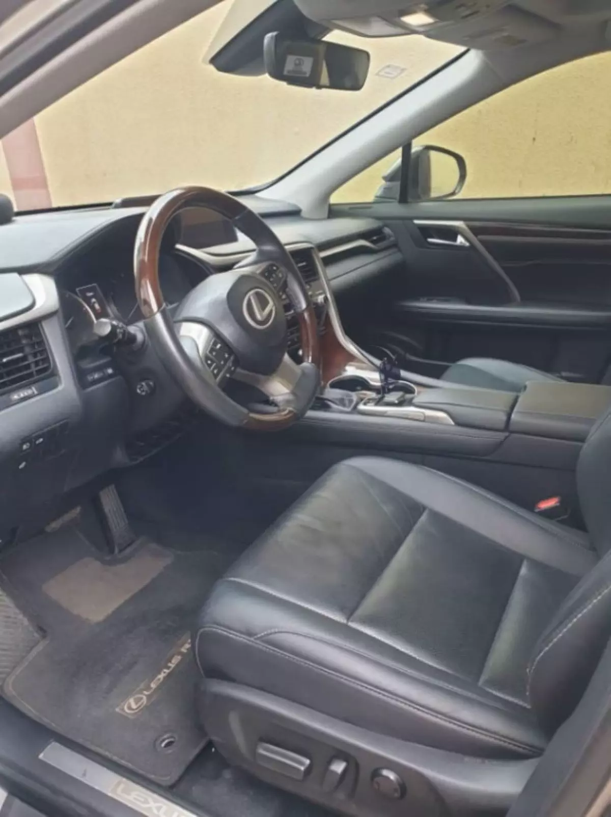interiorFront