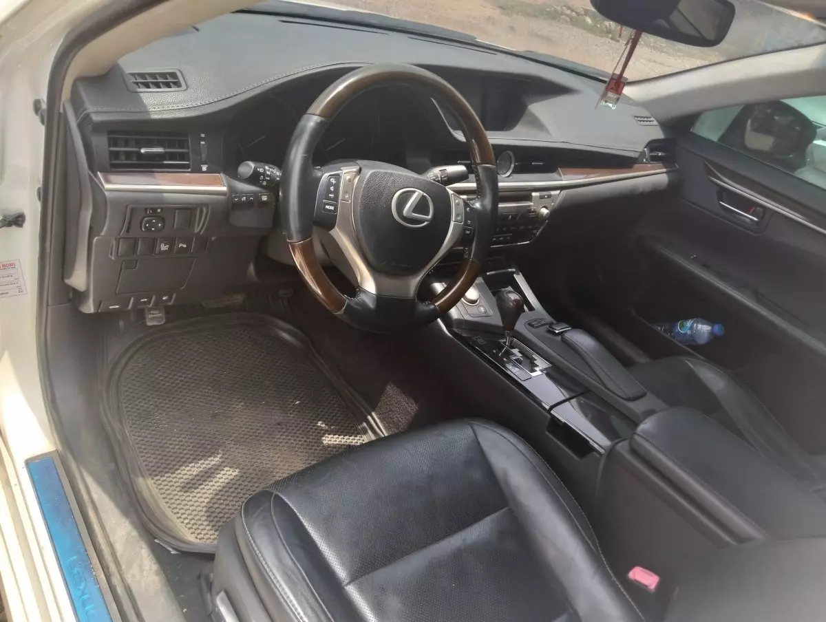 interiorFront