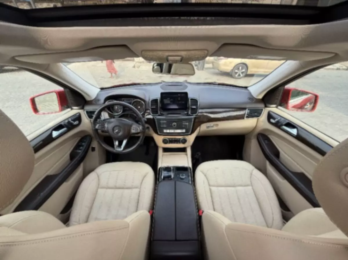 interiorFront