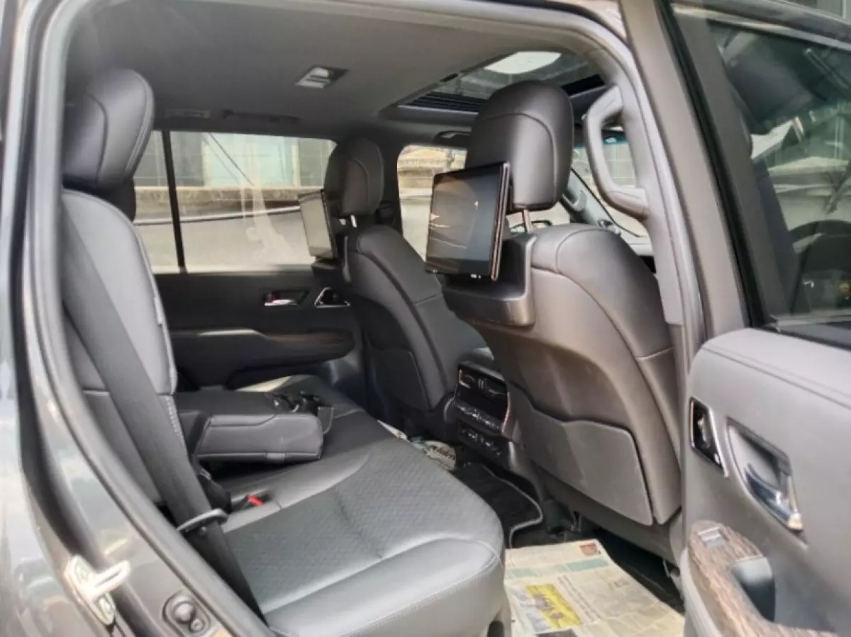 interiorFront