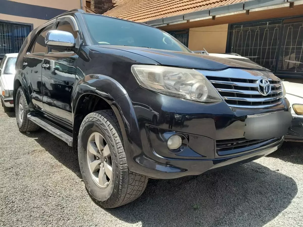 Toyota Fortuner - 2010