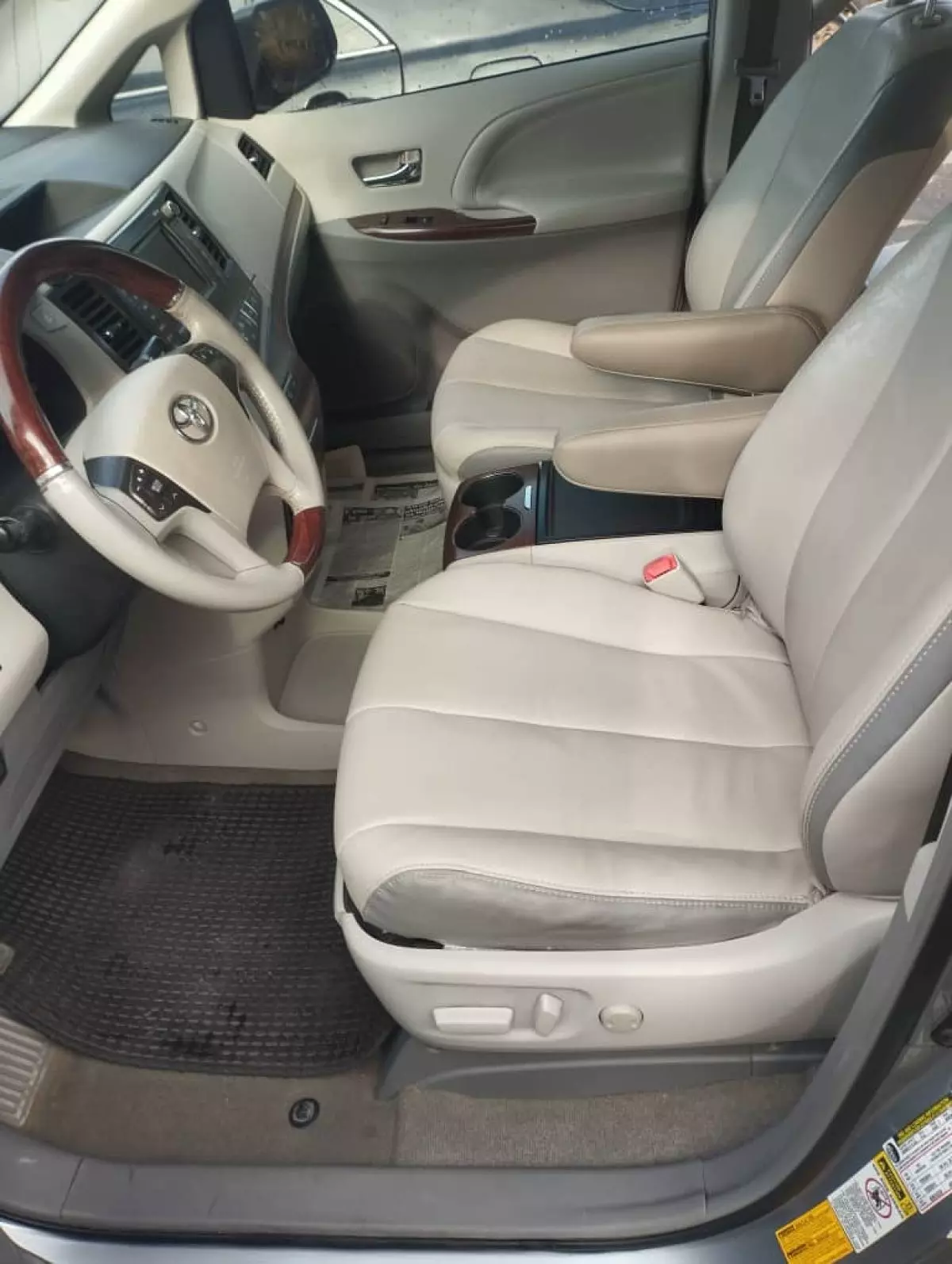 interiorFront