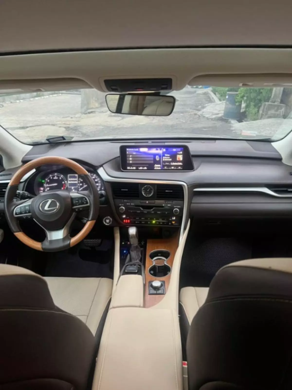 interiorFront