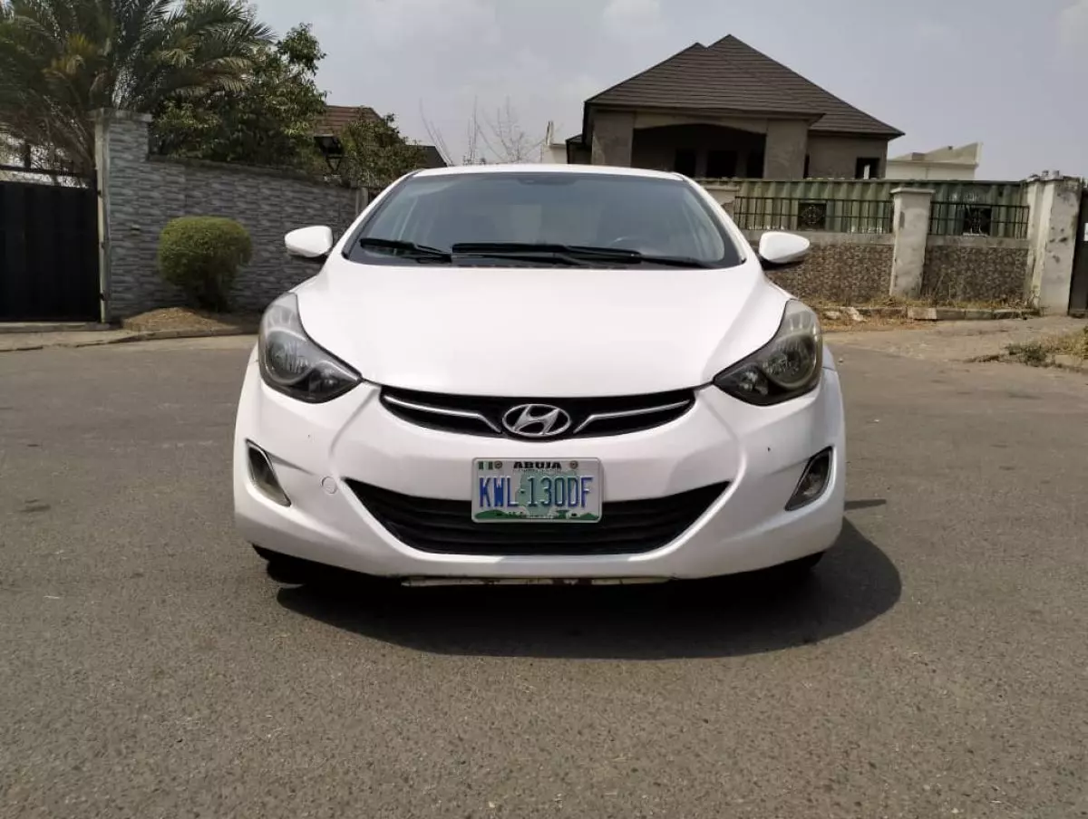 Hyundai Elantra - 2012