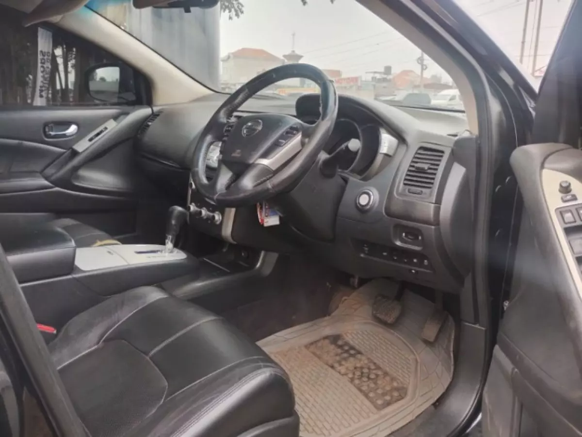 interiorFront