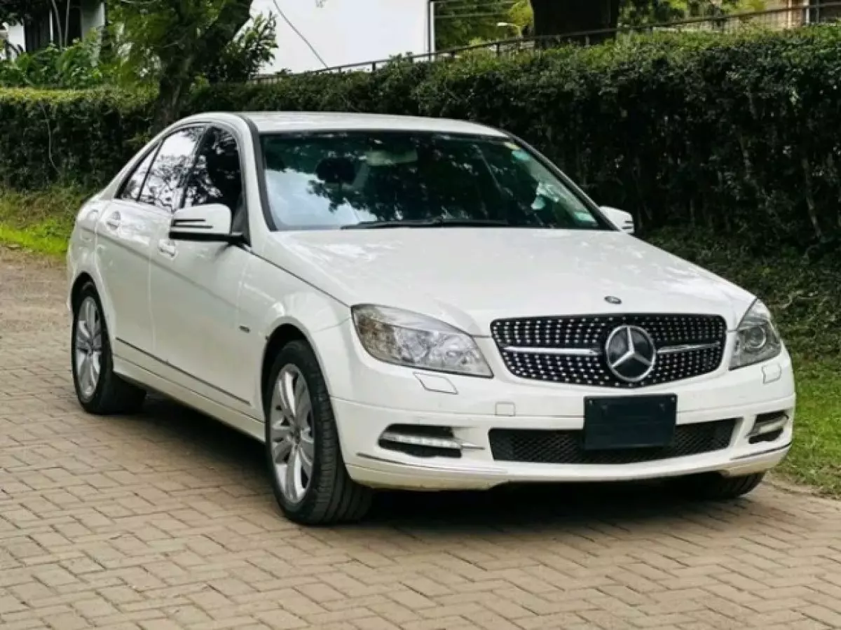 Mercedes-Benz C200 - 2011