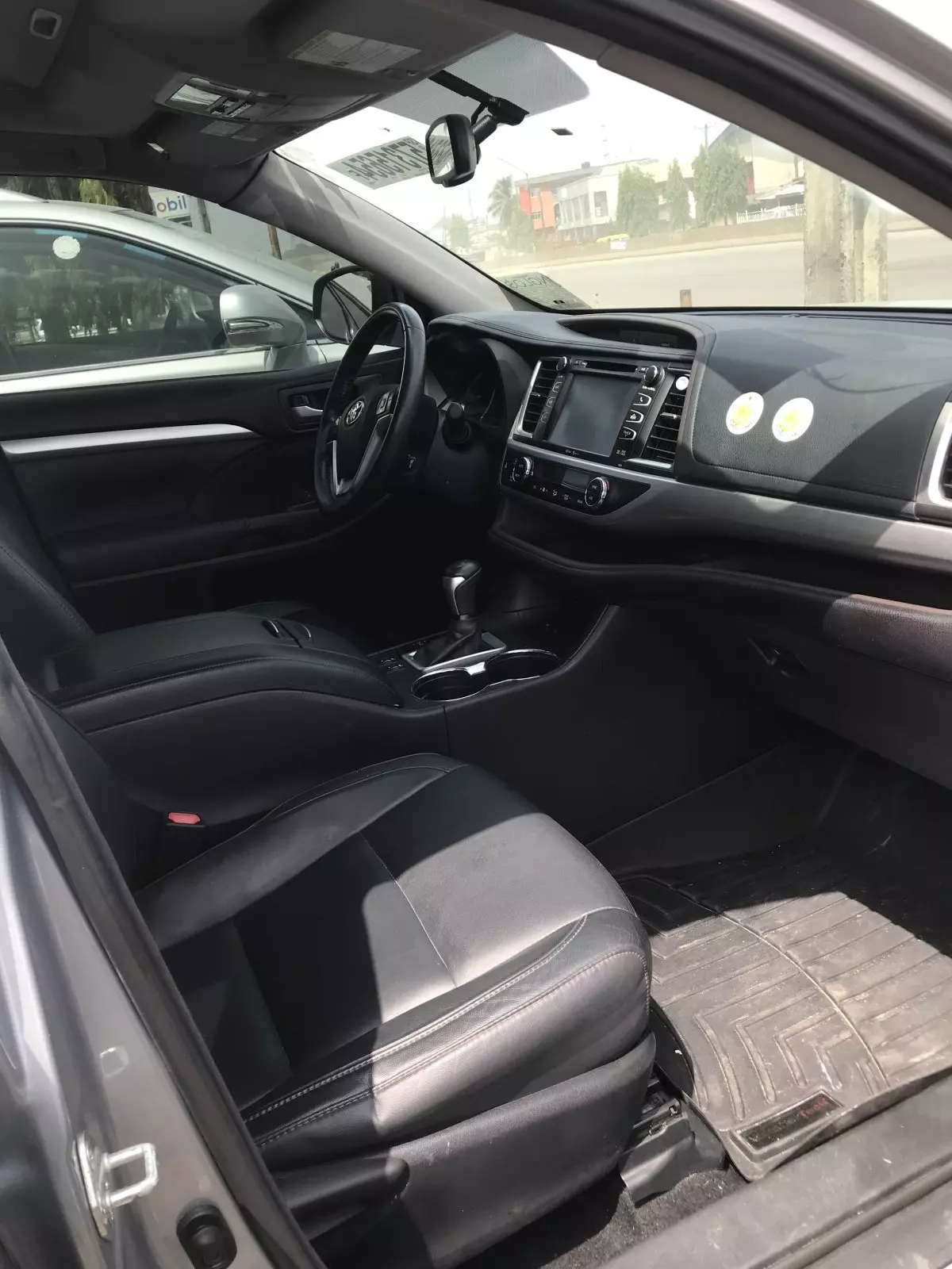 interiorFront