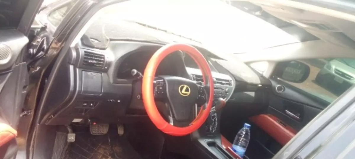 interiorFront