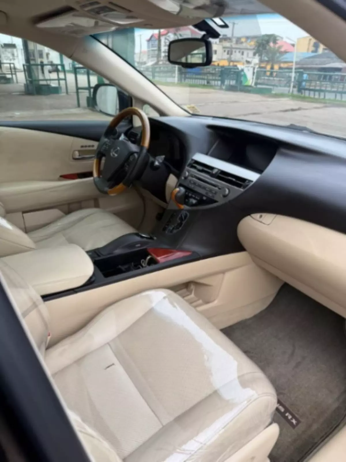 interiorFront
