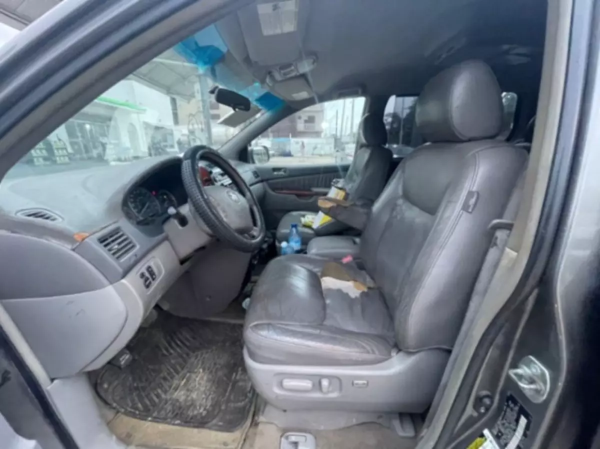 interiorFront