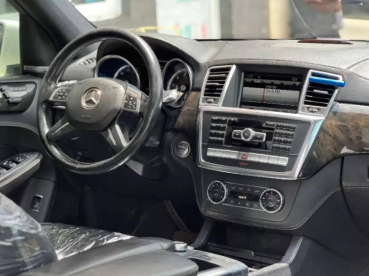 interiorFront