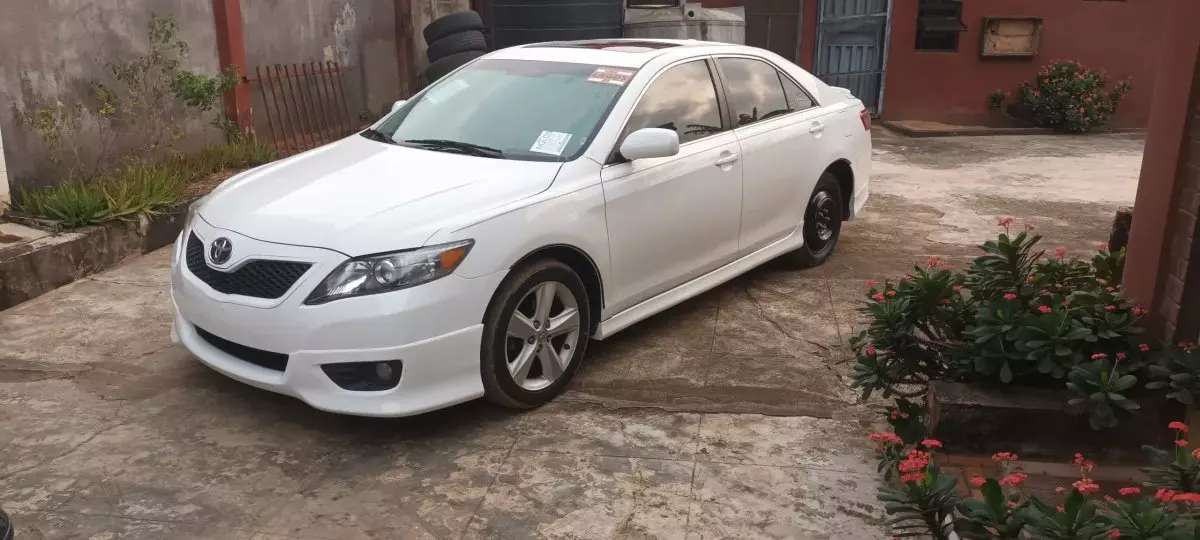 Toyota Camry - 2010