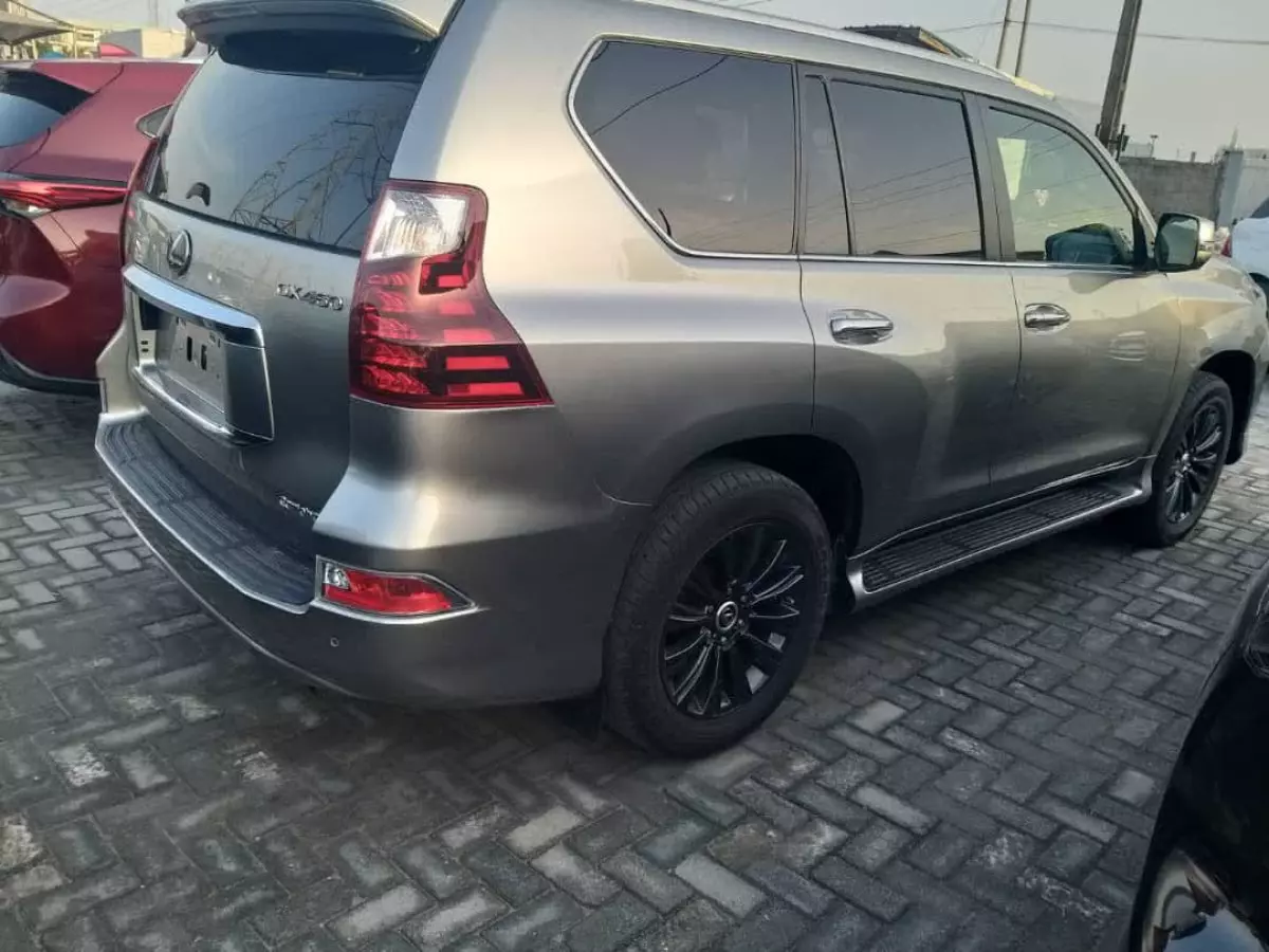 car Right Back