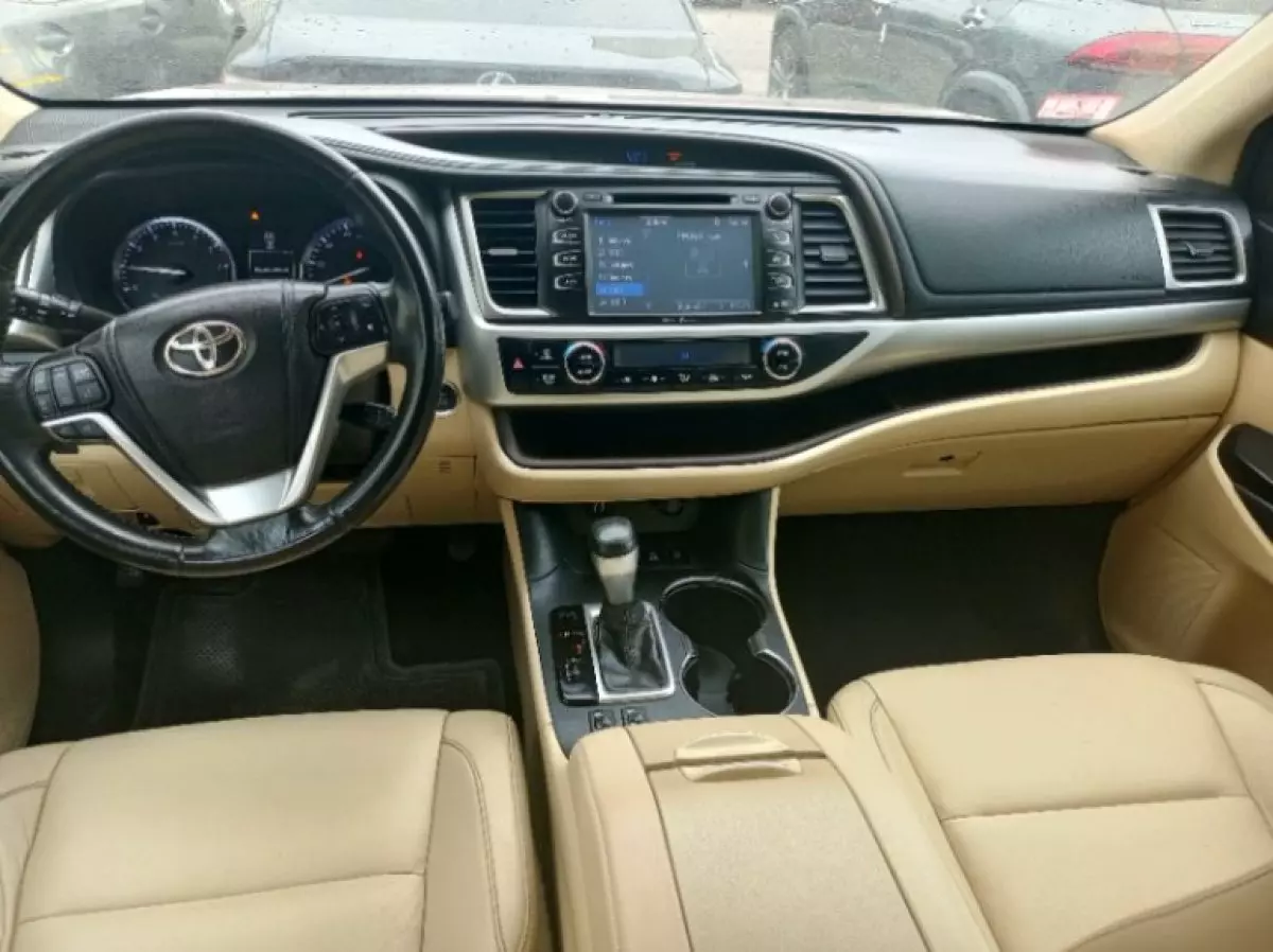 interiorFront