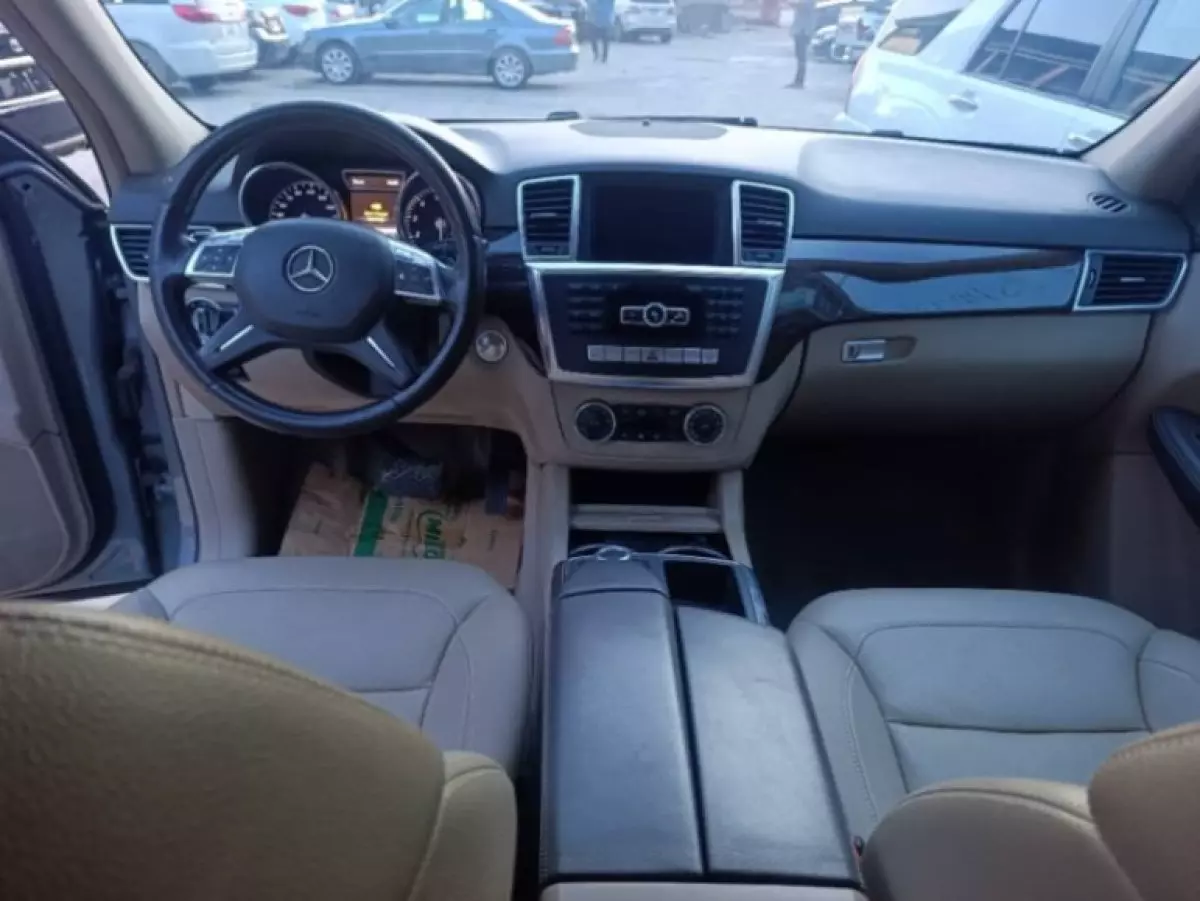 interiorFront