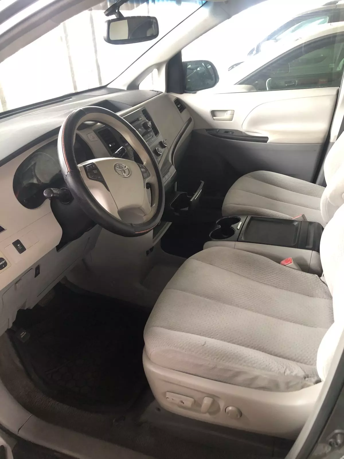 interiorFront