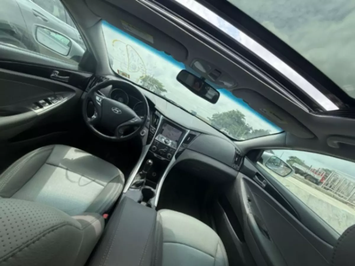 interiorFront