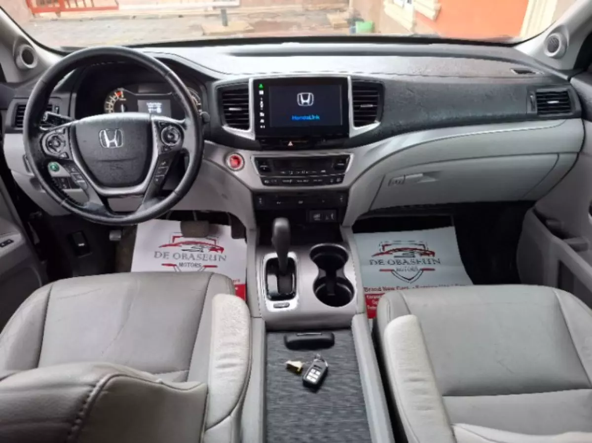 interiorFront