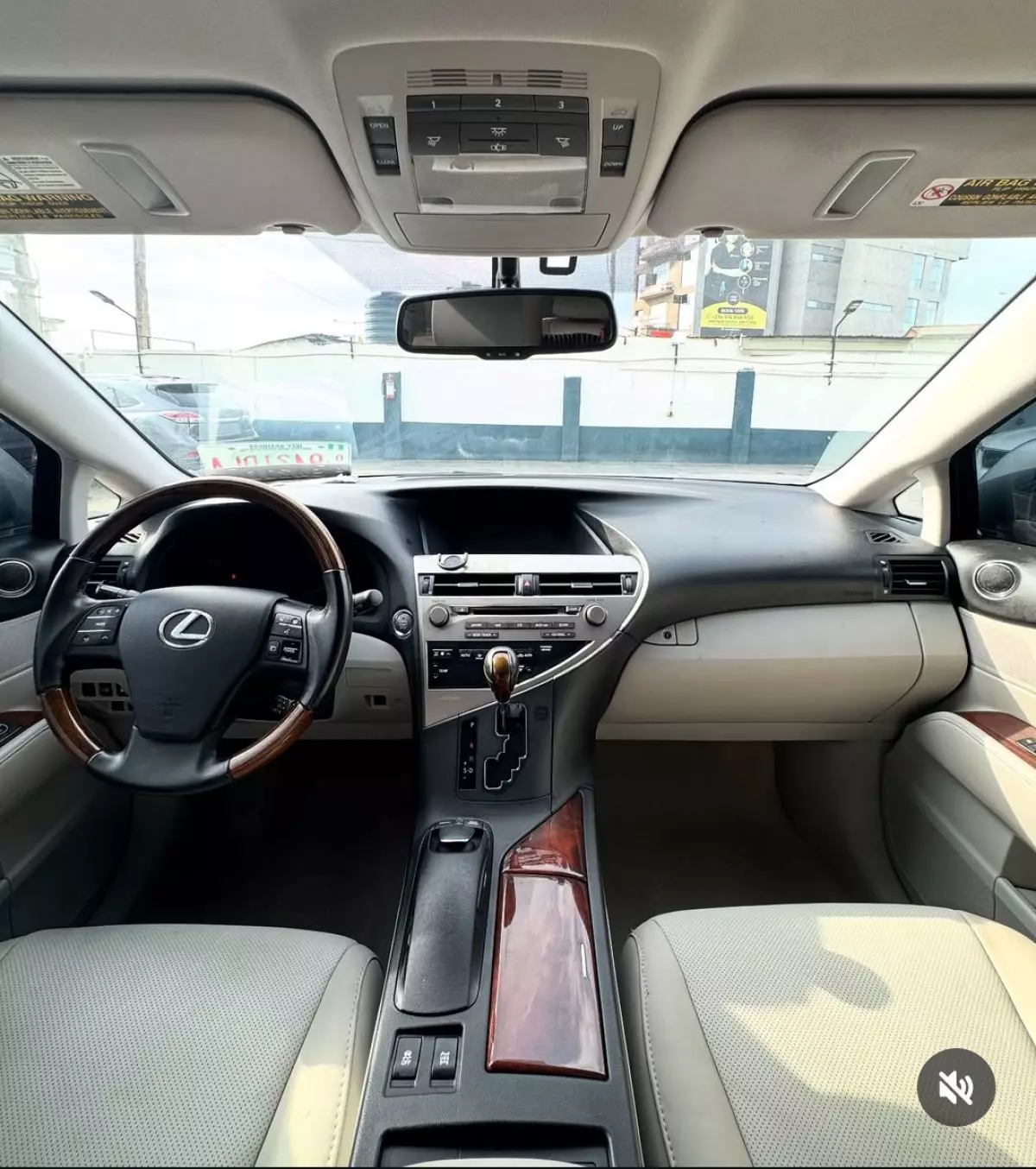interiorFront