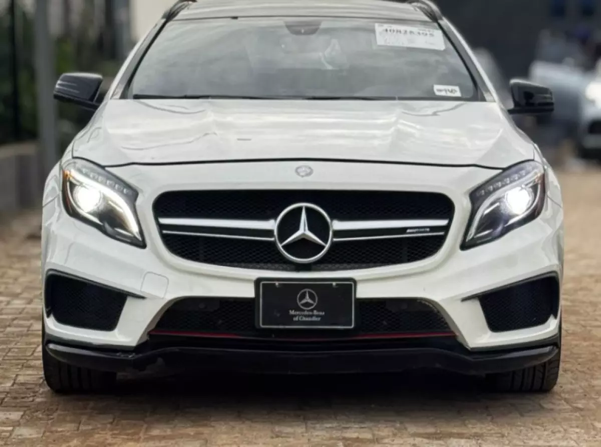 Mercedes-Benz GLA 250 - 2015