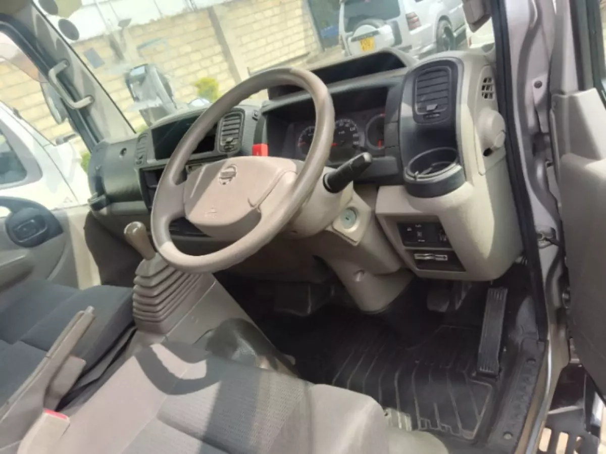 interiorFront