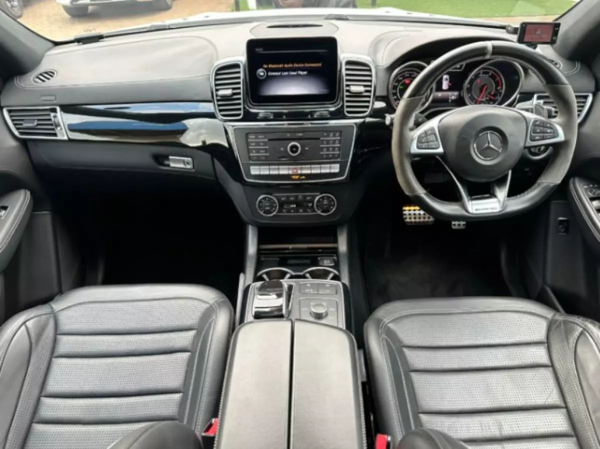 interiorFront