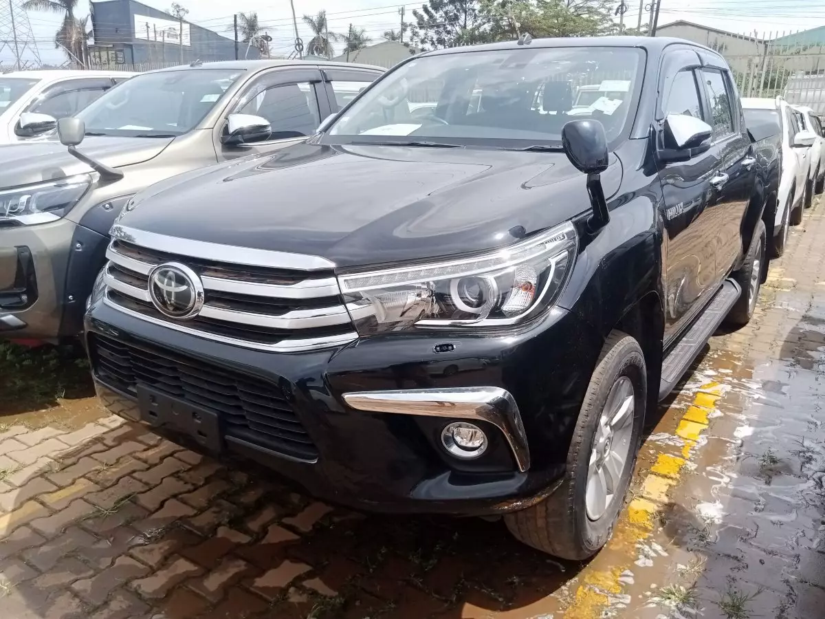 Toyota Hilux   - 2017