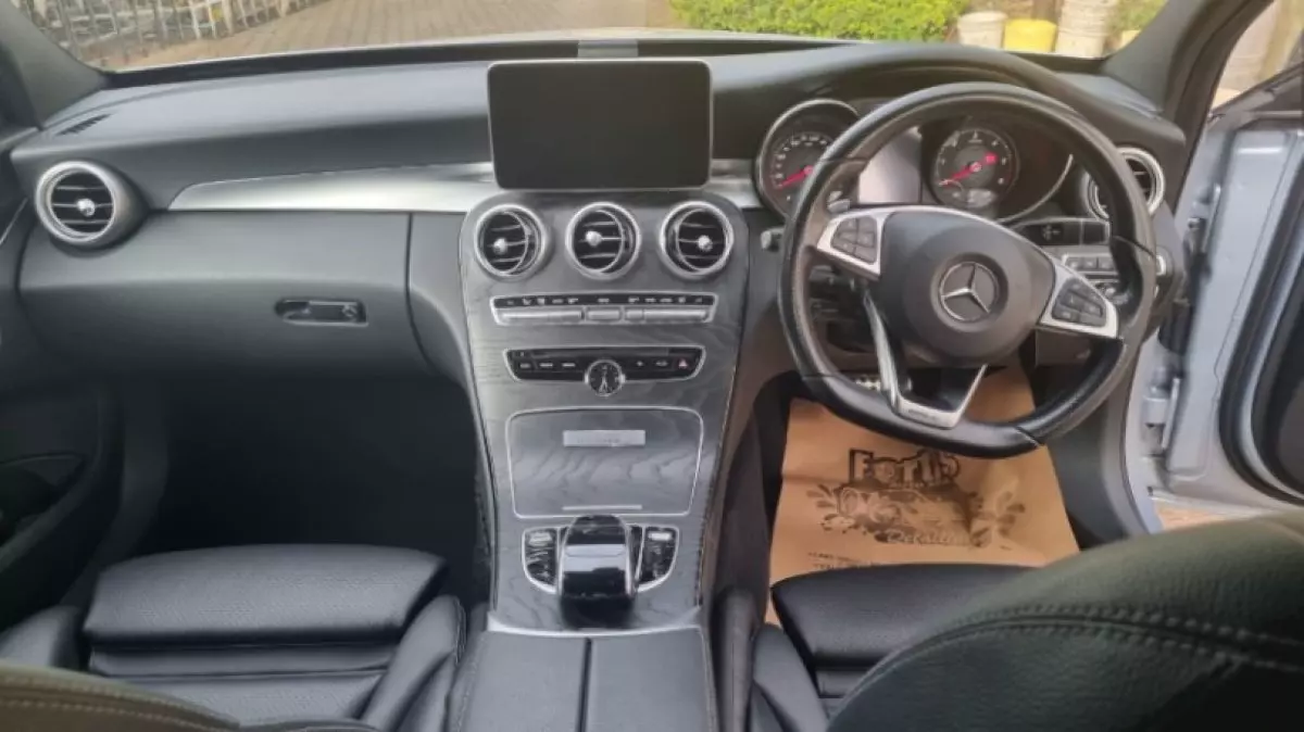 interiorFront