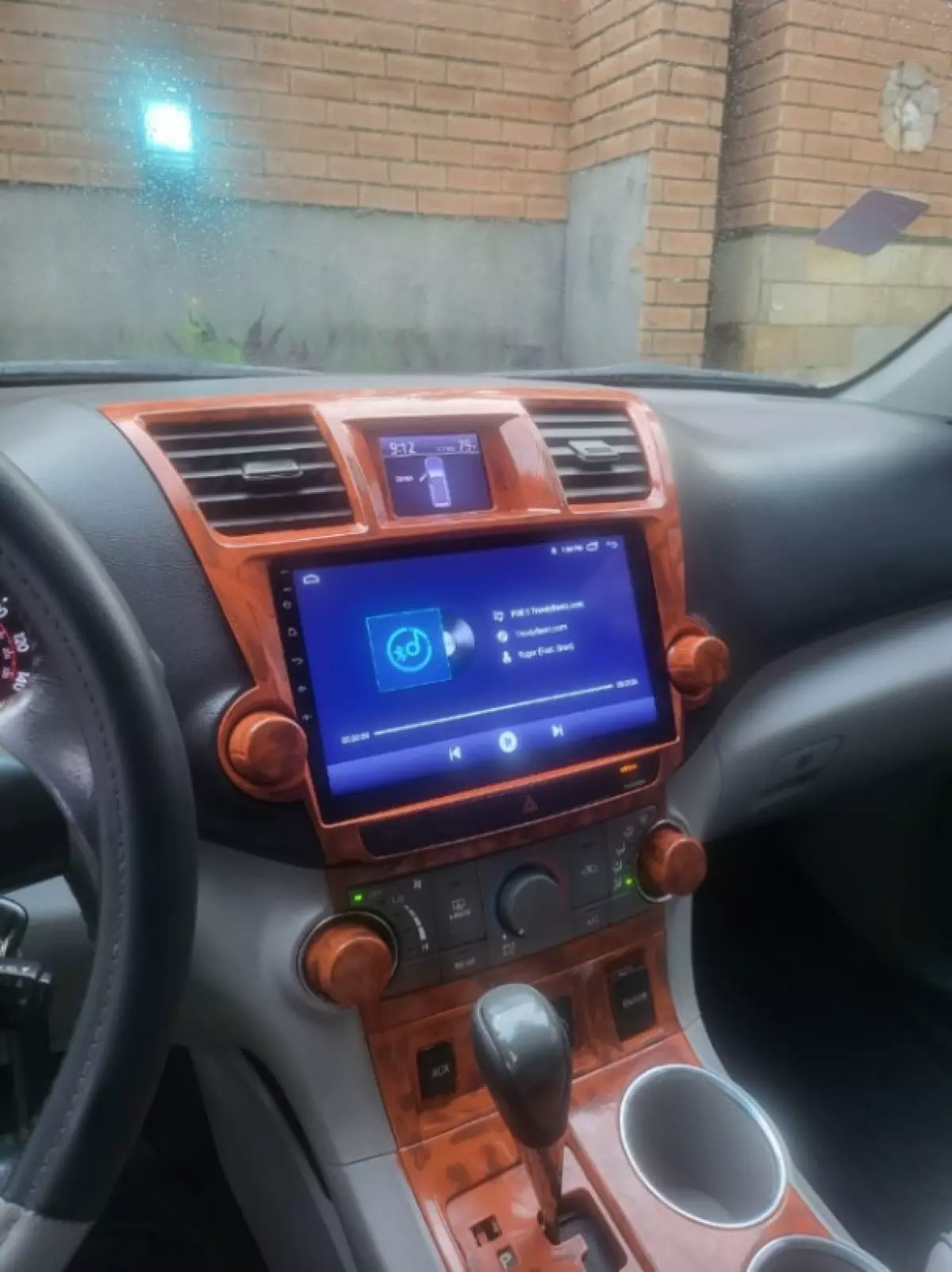 interiorFront