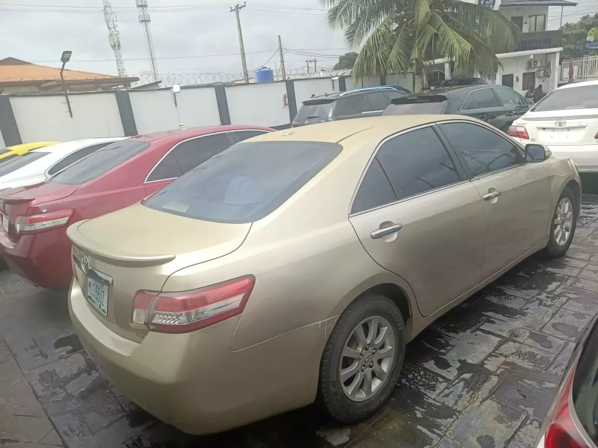 Toyota Camry - 2011