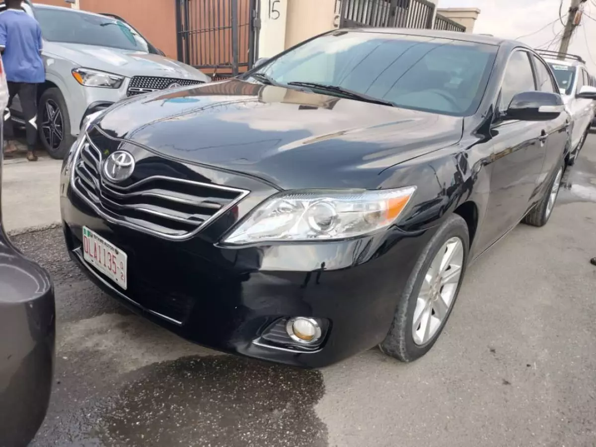 Toyota Camry - 2011