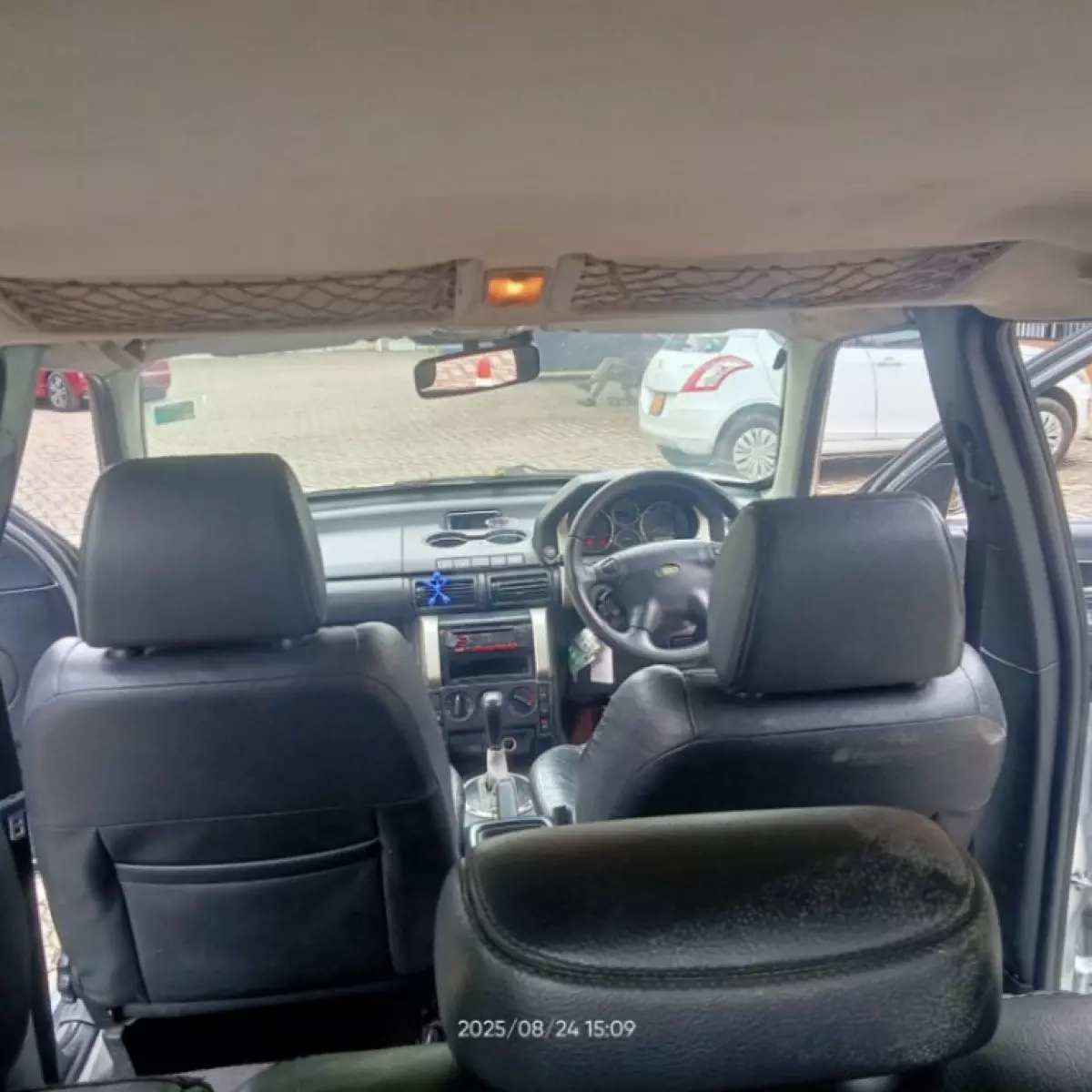 interiorFront