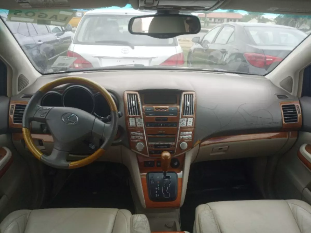 interiorFront