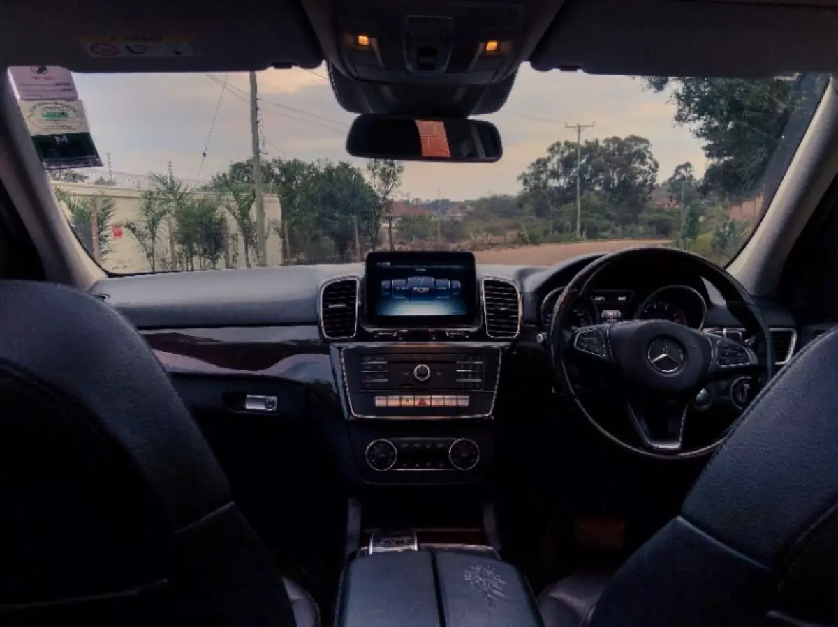 interiorFront