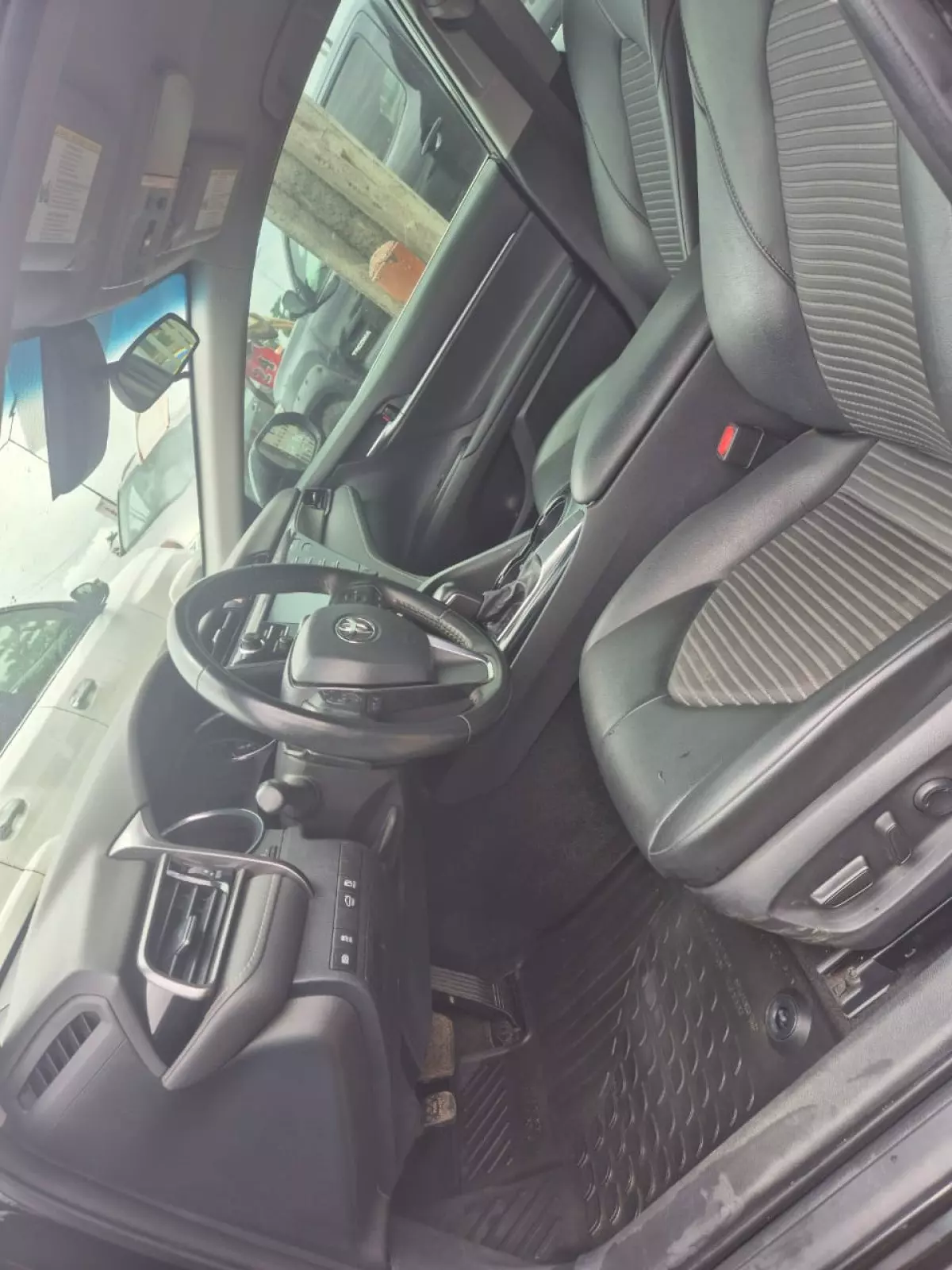 frontSeatsInterior