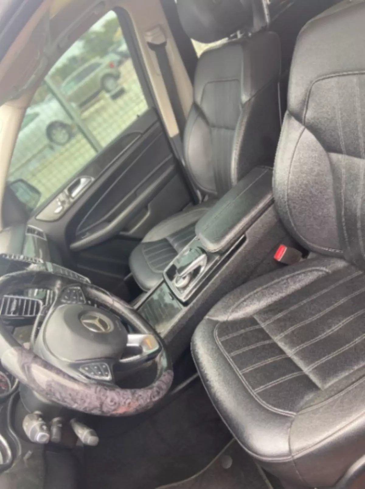 interiorFront