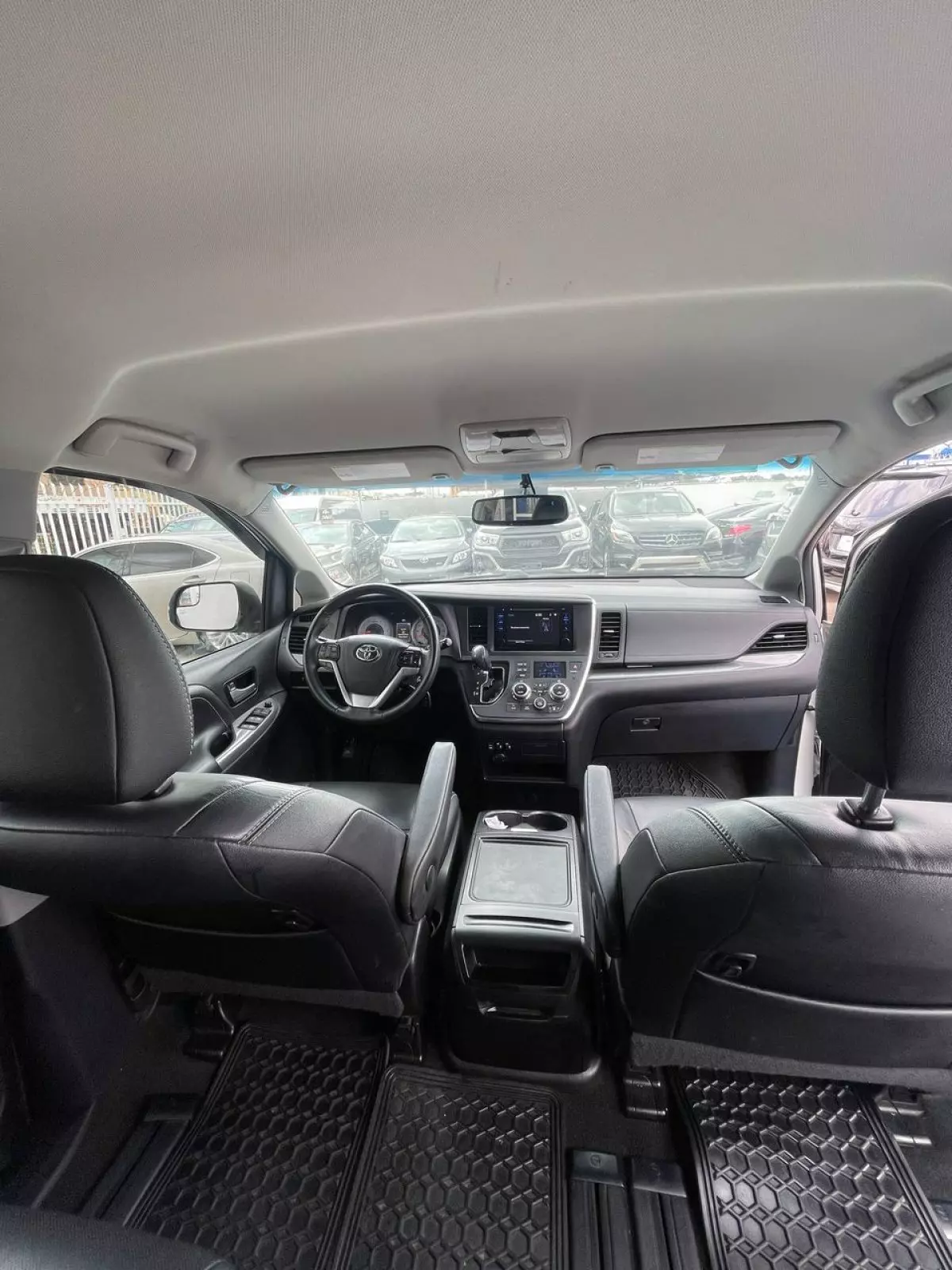 interiorFront
