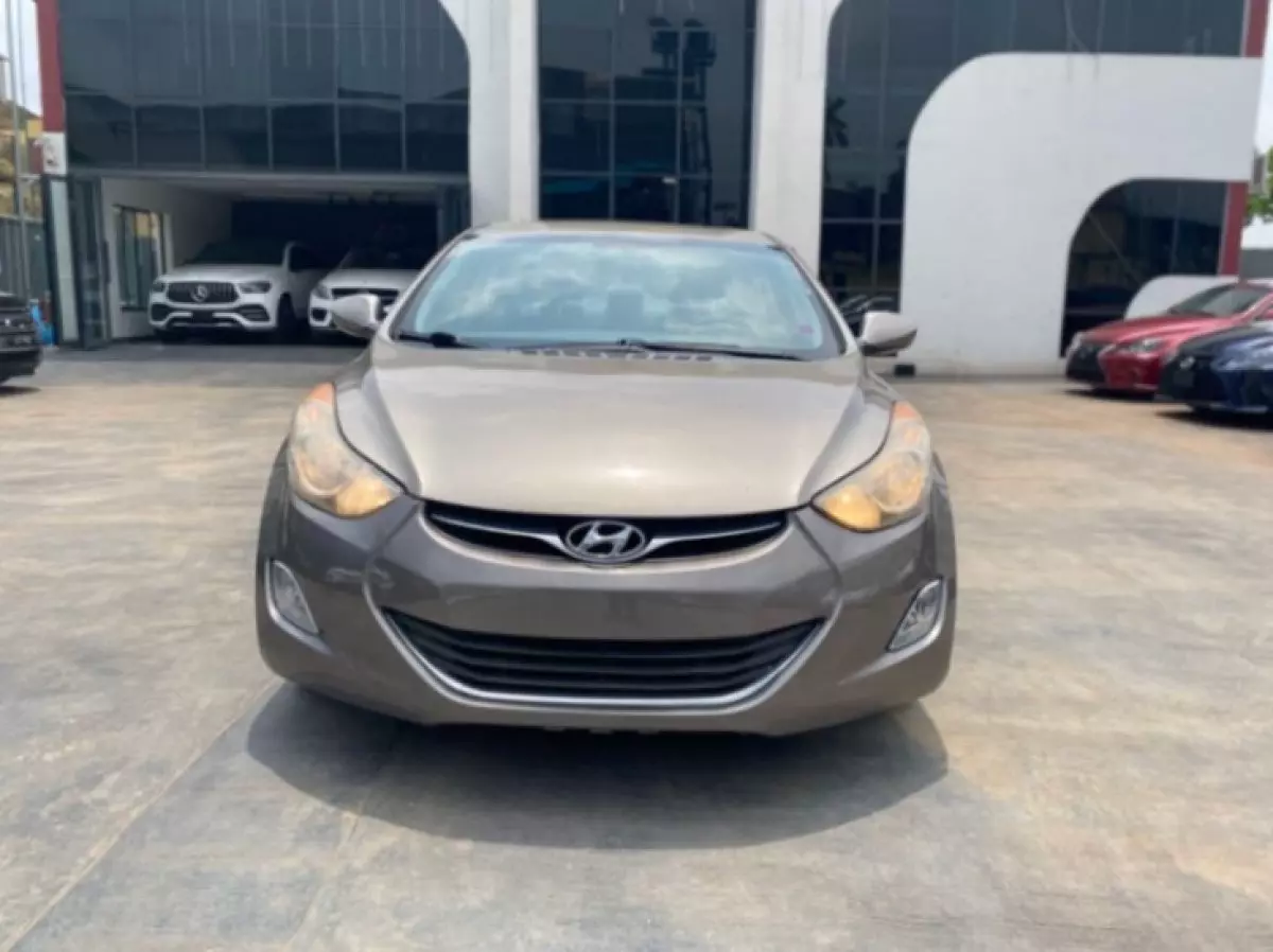 Hyundai Elantra - 2013
