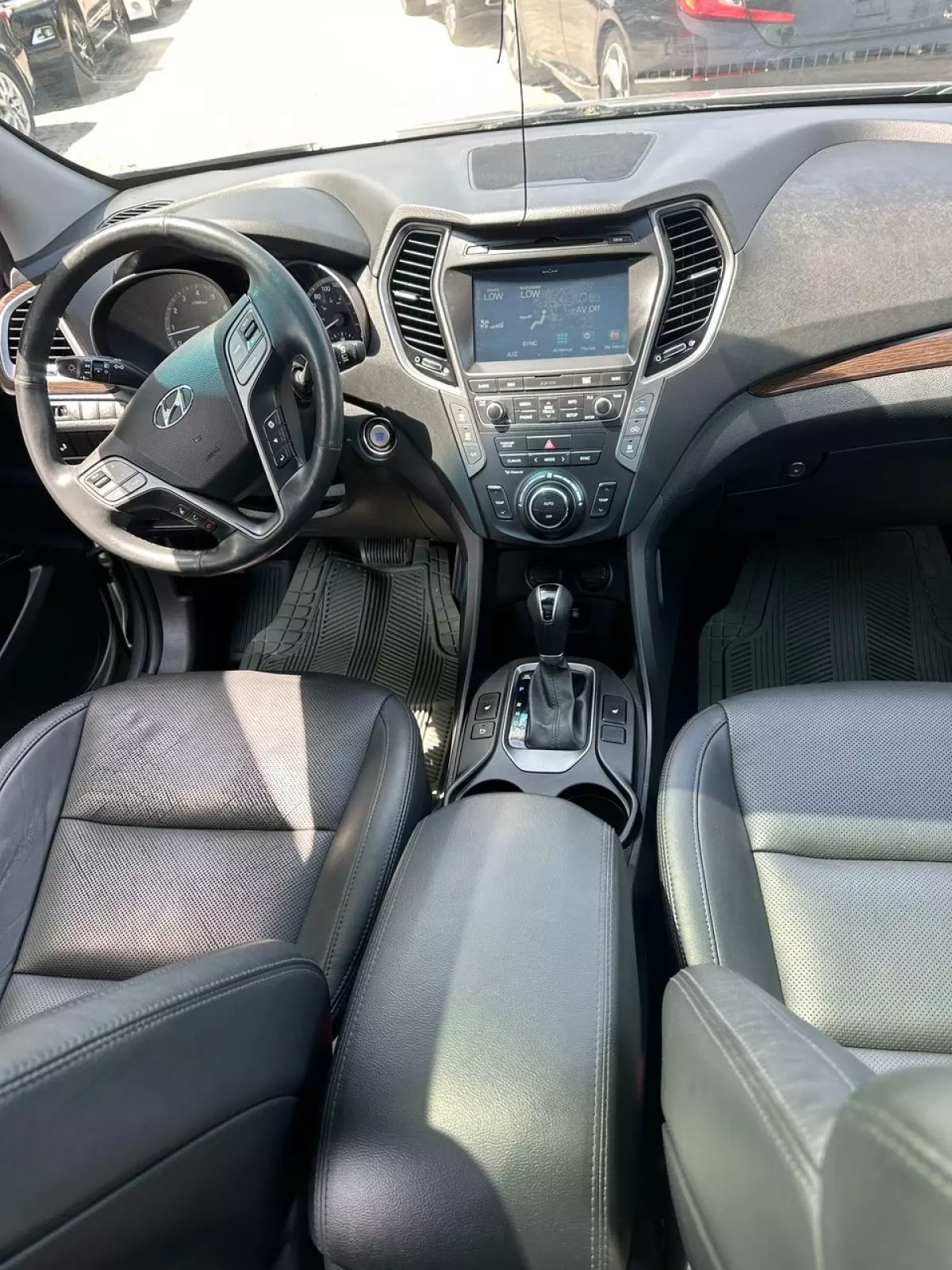 interiorFront
